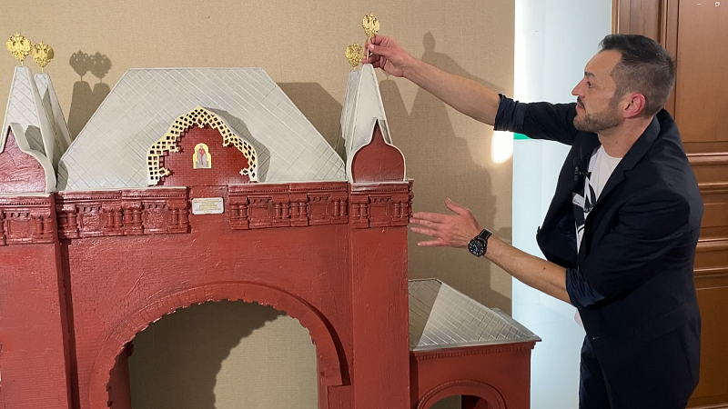 Краснодарец создал копию триумфальной арки из 25 кг шоколада