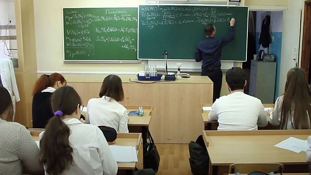Учитель химии школы № 20 Краснодара получил премию за 100-балльный результат на ЕГЭ своего ученика