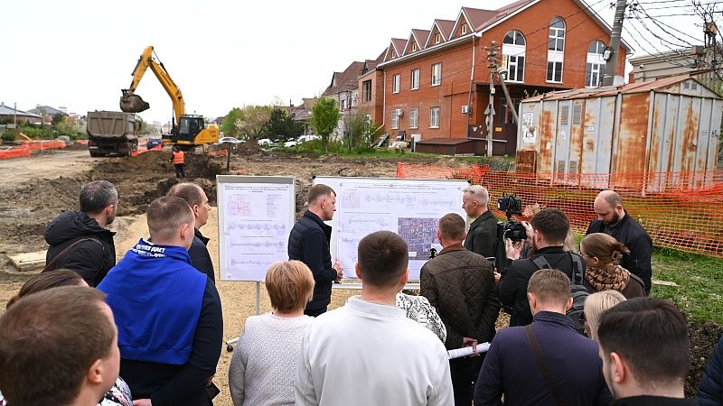 Евгений Наумов проверил ход реконструкции улицы имени Есенина