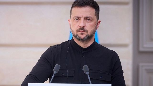 Зеленский потребовал от НАТО жёсткого ответа на инцидент с дронами в Польше