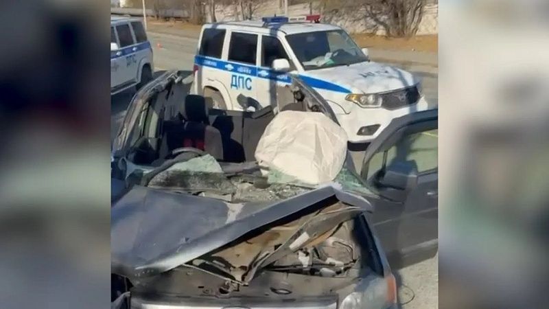 В сети появилось видео смертельного ДТП с автокраном на Камчатке