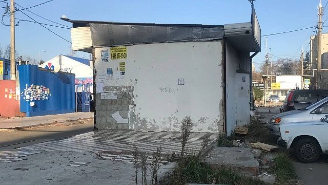 В Краснодаре демонтировали незаконные ларьки. Фото: https://t.me/krdru/29917