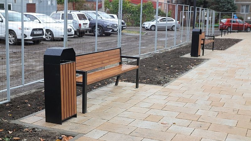 Реконструкцию в сквере имени Захария Чепеги завершили на 80% в Краснодаре