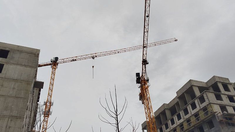 Подросток девять часов сидел на строительном кране в ожидании помощи в Израиле