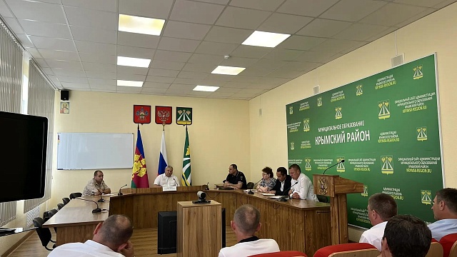 Казаки начали патрулировать АЗС от перекупов в Крымском районе Кубани