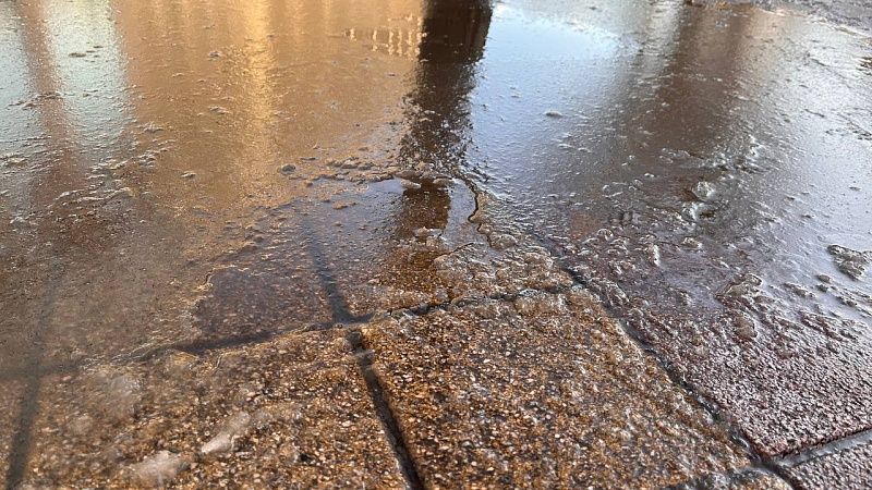 Автоэксперт Попов рассказал, как действовать водителям при гололедице