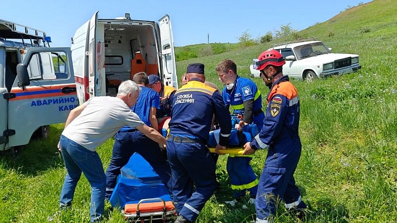 Трактор несколько раз перевернулся из-за аварии на Кубани