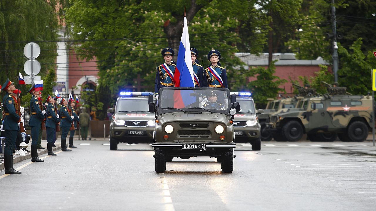 Торжественное прохождение войск в Краснодаре. Фото: Геннадий Аносов