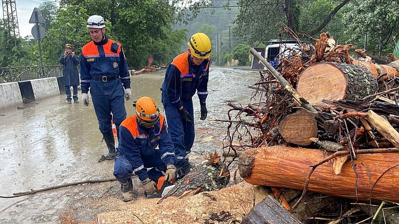 Пляжи в Сочи временно закрыли из-за непогоды