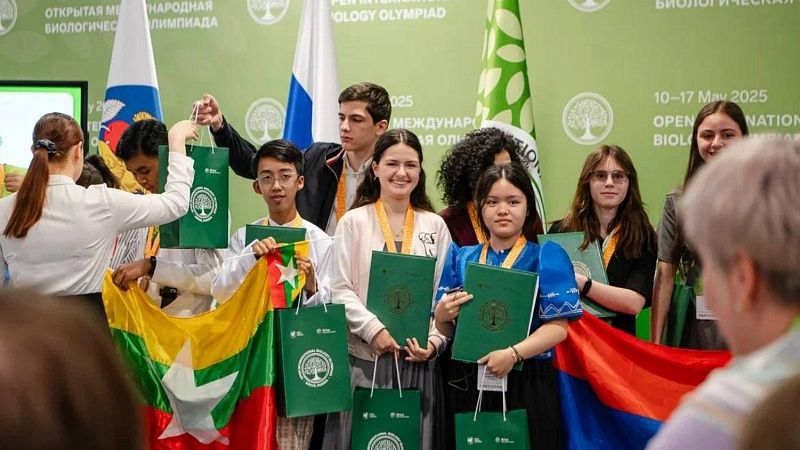 Школьники трех стран победили на международной биологической олимпиаде в Сириусе