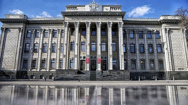 Здание ЗСК сейчас и в 1917 году/Фото Геннадия Аносова и http://www.myekaterinodar.ru/