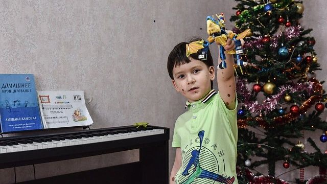 Губернатор Кубани исполнил желание пятилетнего краснодарца. Фото: пресс-служба администрации Краснодарского края
