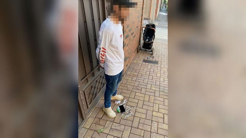 В коляске ребенка прятали свертки с наркотиками супруги-закладчики из Адыгеи