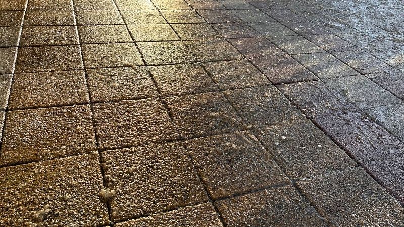 Травматолог Антипин рассказал о порядке действий, если падение на льду неизбежно