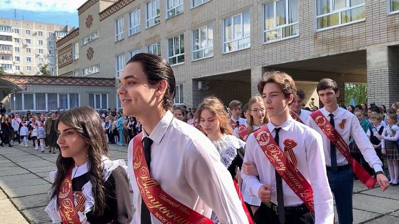 В 96 школах Краснодара прозвенели последние звонки