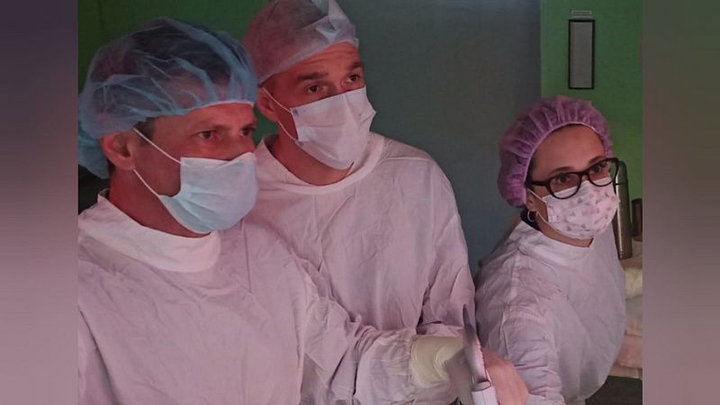 Врачи Краевой клинической больницы № 2 успешно удалили большую опухоль у молодой девушки