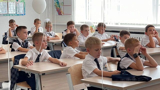 В первом чтении принят законопроект о запрете использования телефонов в школах. Фото: телеканал «Краснодар» (архив)