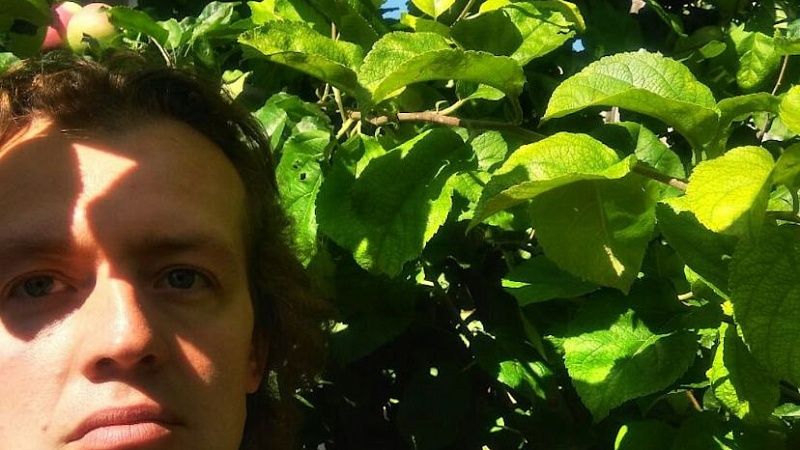 В отшельничество ушёл звездный мальчик золотого состава «Дом-2» Май Абрикосов