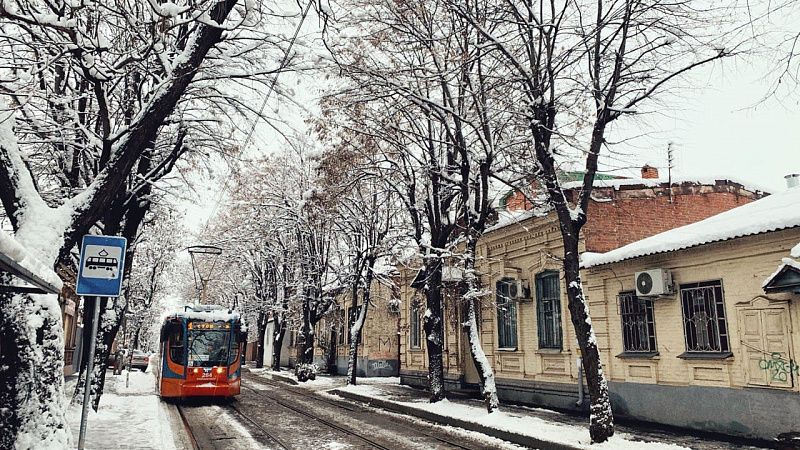 В Краснодаре в ближайшие дни будет много снега, в город привезут новые трамваи и другие новости первого рабочего дня 2022 года  