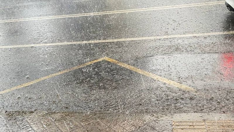 После ливня ушли под воду центральные улицы Сочи