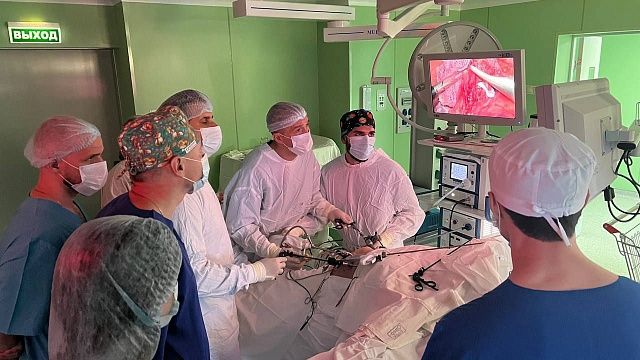 Краснодарские хирурги провели сложнейшую онкологическую операцию 