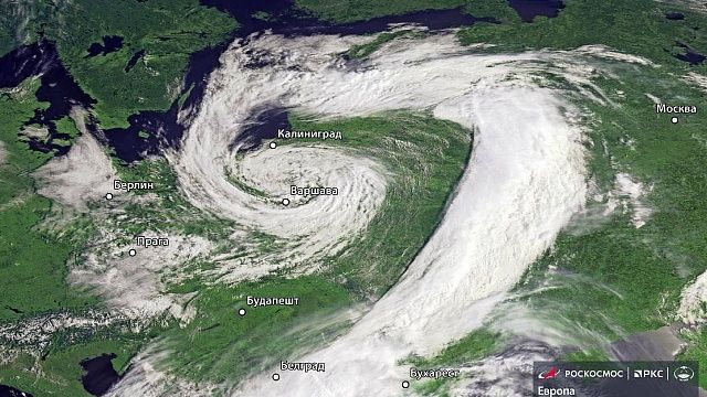 Роскосмос показал надвигающийся циклон на Краснодарский край