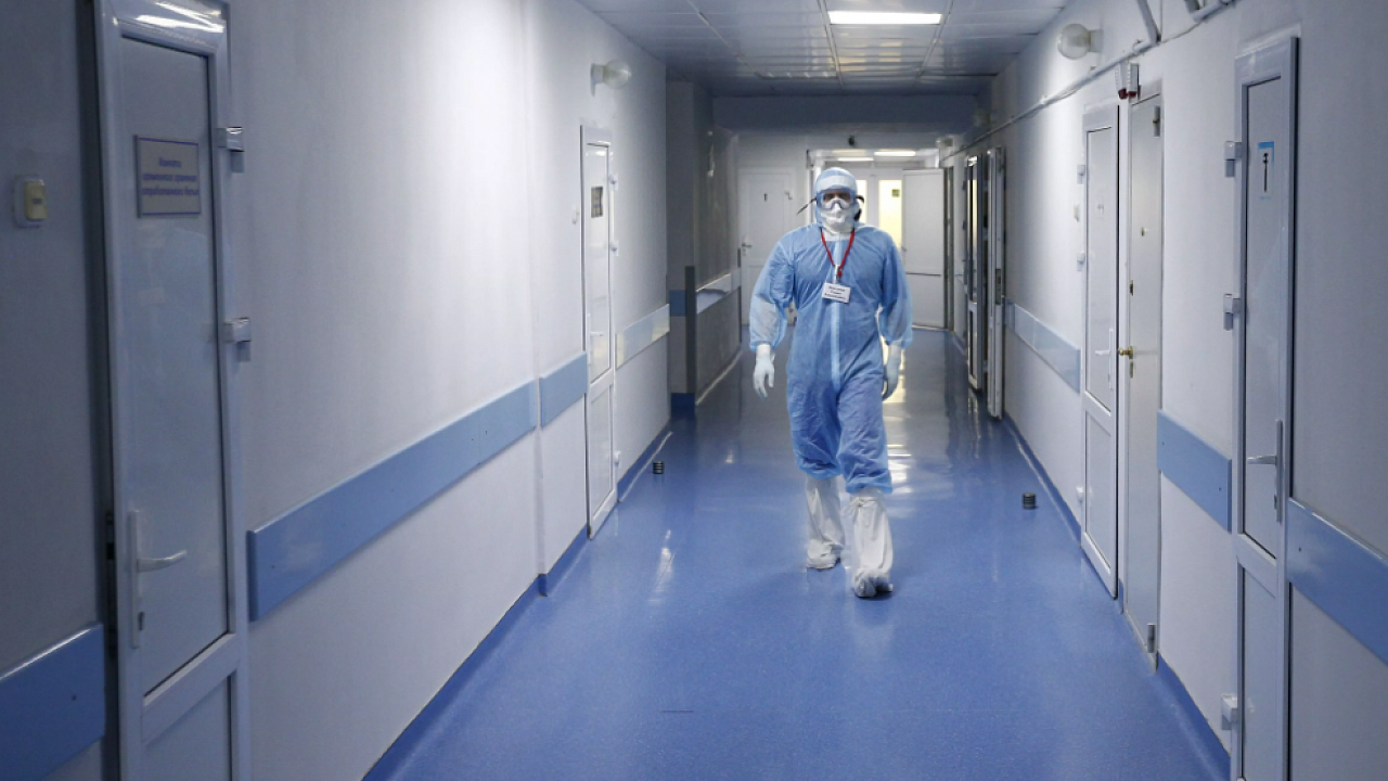 В ковидных госпиталях на аппаратах ИВЛ находятся 54 человека. Автор фото: Геннадий Аносов