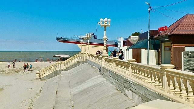 Благоустройство набережной в Приморско-Ахтарске завершают по нацпроекту
