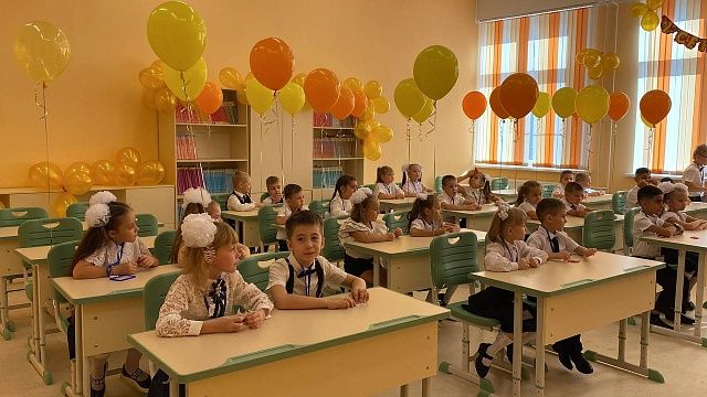 Вениамин Кондратьев поздравил студентов и школьников с новым учебным годом Фото: телеканал «Краснодар»