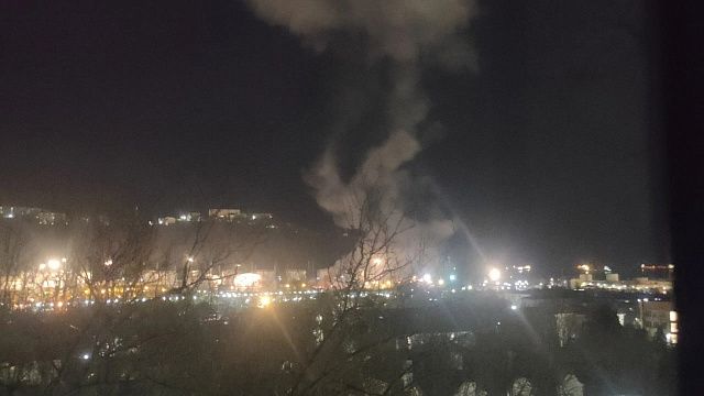 МЧС: при пожаре на нефтебазе в Туапсе никто не пострадал Фото: соцсети