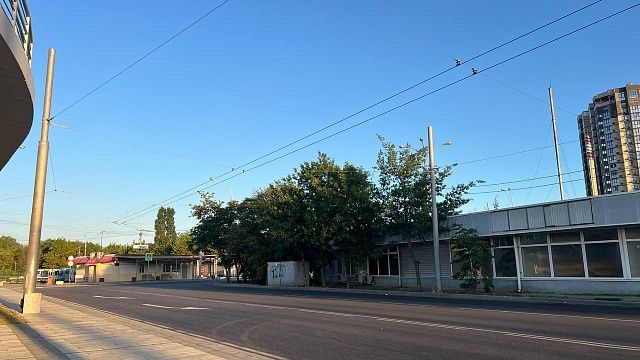 После падения осколков дронов пострадали почти 50 квартир в посёлке Яблоновском