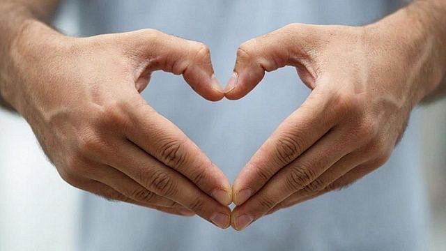 Пашинян снял видео с песней «Белые розы» на фоне здания ФСБ в Москве 