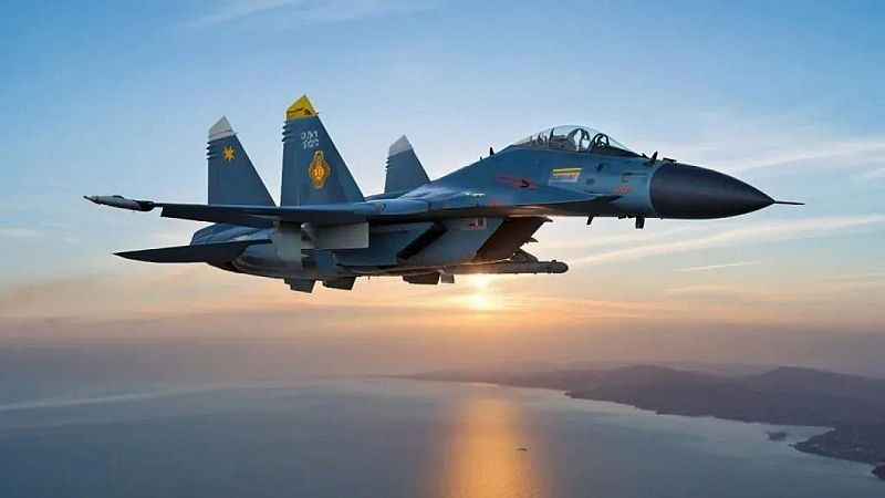 Появилось видео с бегущими от атаки украинского дрона людьми в Ижевске