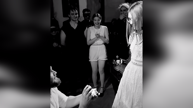 Краснодарец сделал предложение девушке во время иммерсивного спектакля Фото: Дом мецената