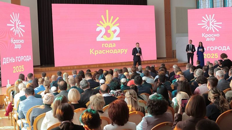 Знаки Почётных граждан вручил в День города мэр Краснодара