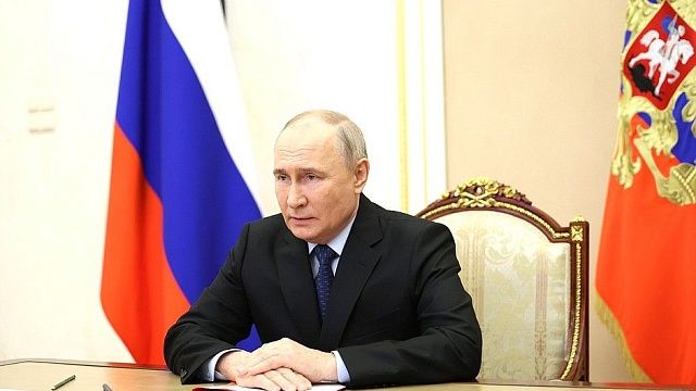 Путин заявил, что Россия продолжит индексировать минимальный размер оплаты труда. Фото: http://www.kremlin.ru/events/president/news/73590