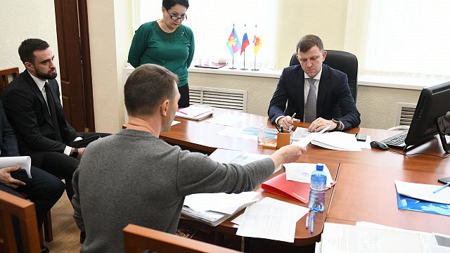 Глава Краснодара провел личный прием граждан. Фото: Александр Райко
