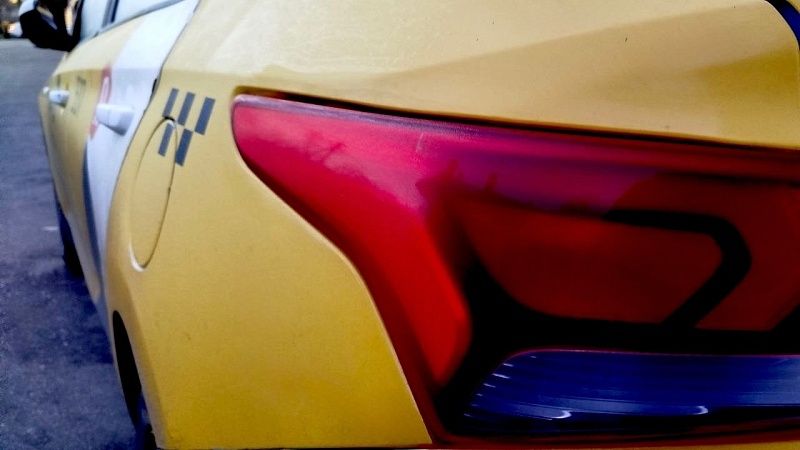 Пятнадцать автомобилей изъяли у нелегальных таксистов в аэропорту Краснодара 