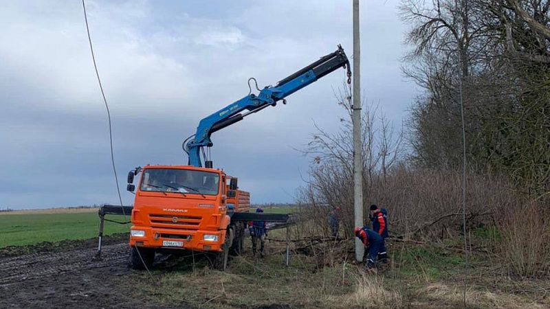 Из-за сильного ветра более 97 тысяч человек на Кубани и в Адыгее остались без света