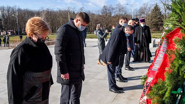 В Краснодаре в день 79 годовщины освобождения города возложили цветы к мемориалу «Жертвам фашизма»