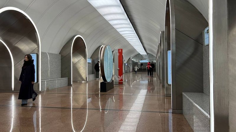 Пассажир закурил сигарету прямо в вагоне метро и попал на видео в Москве