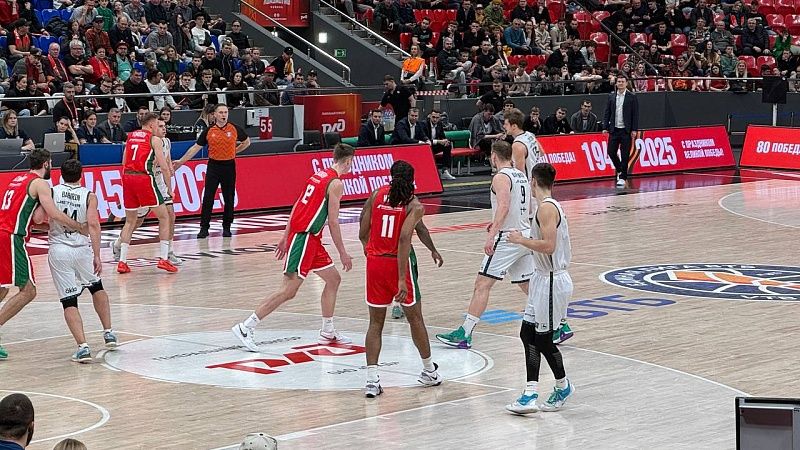 «Локомотив-Кубань» с разгромным счетом обыграл МБА в Москве