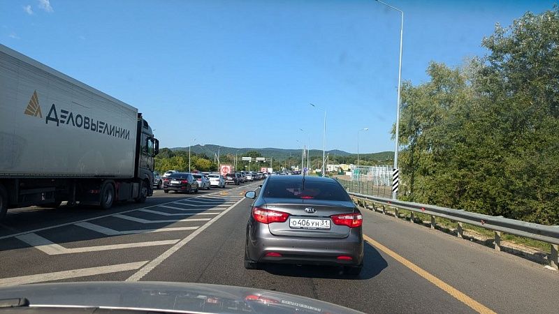 Утром 5 сентября трассу М-4 «Дон» парализовала пробка под Горячим Ключом