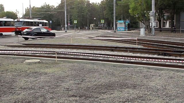Ведётся благоустройство зелёной зоны у трамвайной развязки. Фото: телеканал «Краснодар»