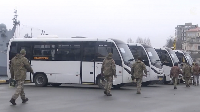Военные Украины складывают оружие и сдаются Вооружённым силам России