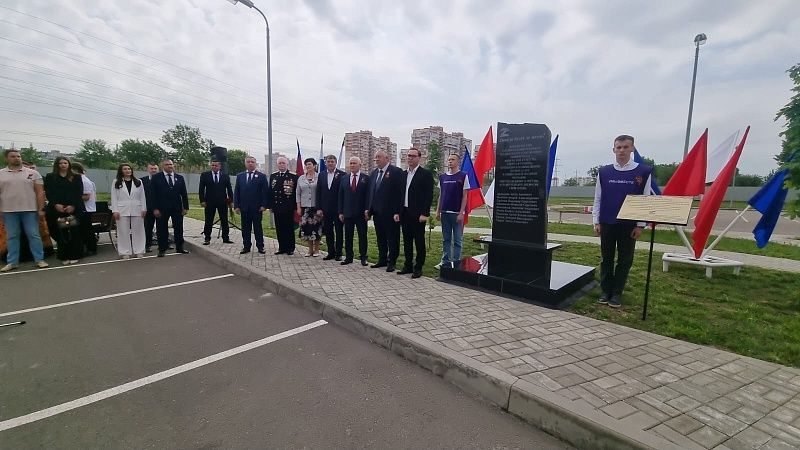 Памятную стелу в честь погибших героев СВО открыли в одном из вузов Краснодара