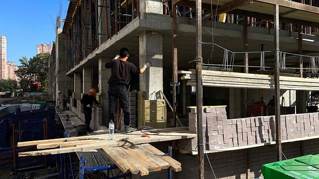 Строительство школы на ул. Героя Яцкова в Краснодаре завершат в первой половине 2024 года