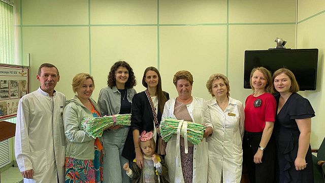 Участницы проекта «Мама работает» сшили детские пелёнки и передали их в роддом № 4 Краснодара