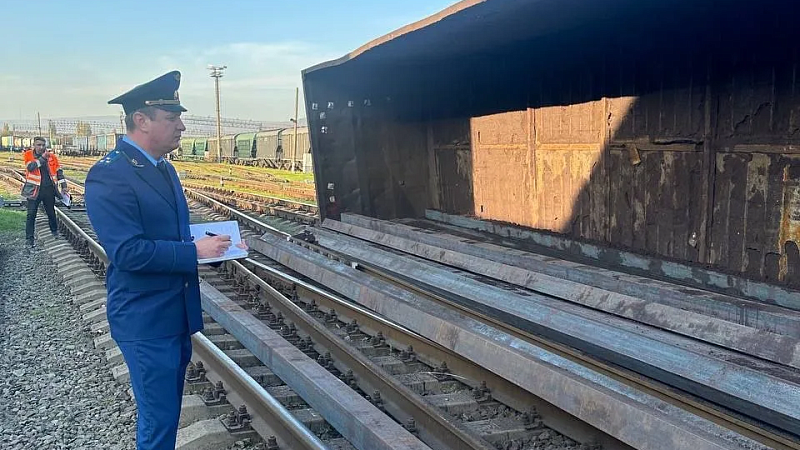 С рельсов сошли два вагона в Новороссийске