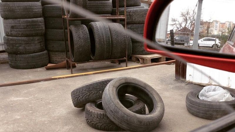 В Гидрометцентре назвали дату смены автомобильных шин на зимние в Москве